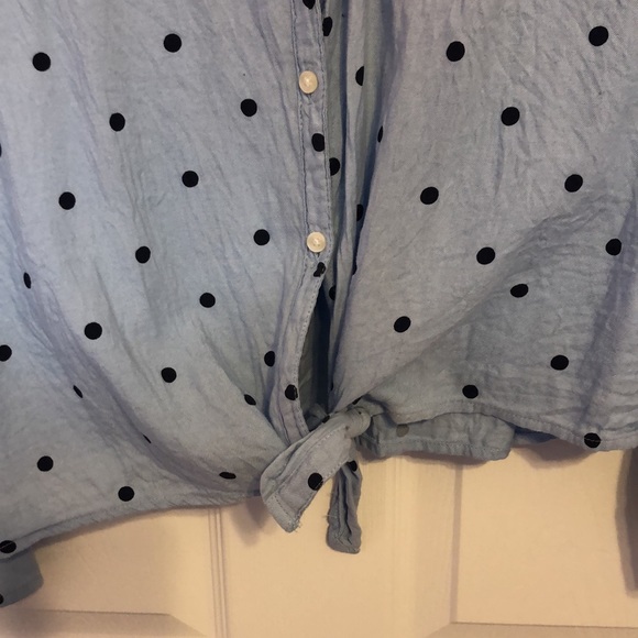 Old Navy light blue/navy blue polka dot long sleeve button-up - Picture 3 of 6